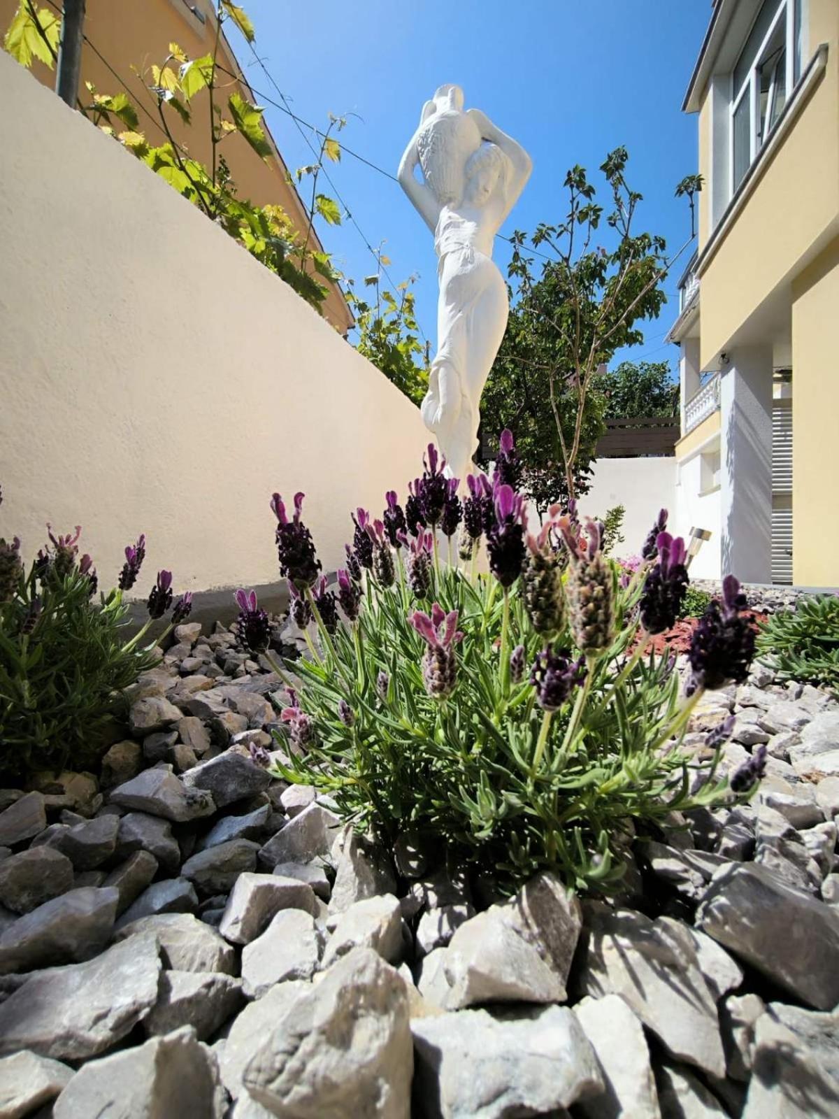 Apartment And Room Hudoletnjak سيلو الغرفة الصورة